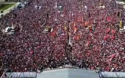 زعيم المعارضة التركية يندّد بـ”الانقلاب المدني” ويوجه تحية لأكرم إمام أوغلو في المعتقل