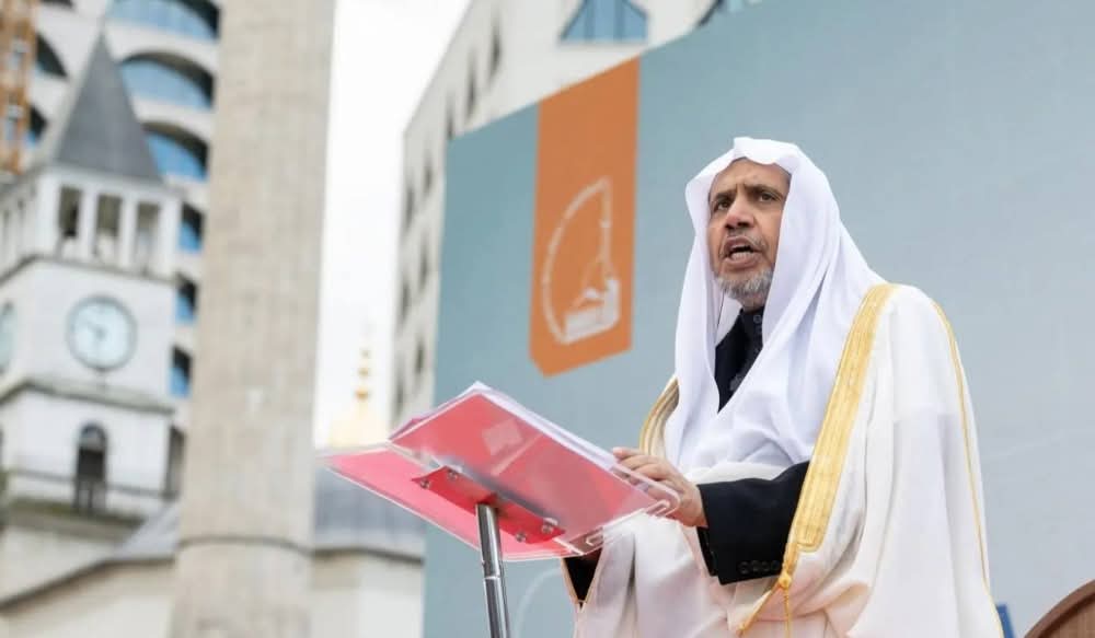 العيسى يُلقي خطبة عيد الفطر في أكبر جوامع ألبانيا ومنطقة البلقان