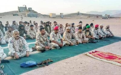 قائد اللواء الرابع مشاة بشبوة يشارك جنوده فرحة العيد ويشيد بجهودهم