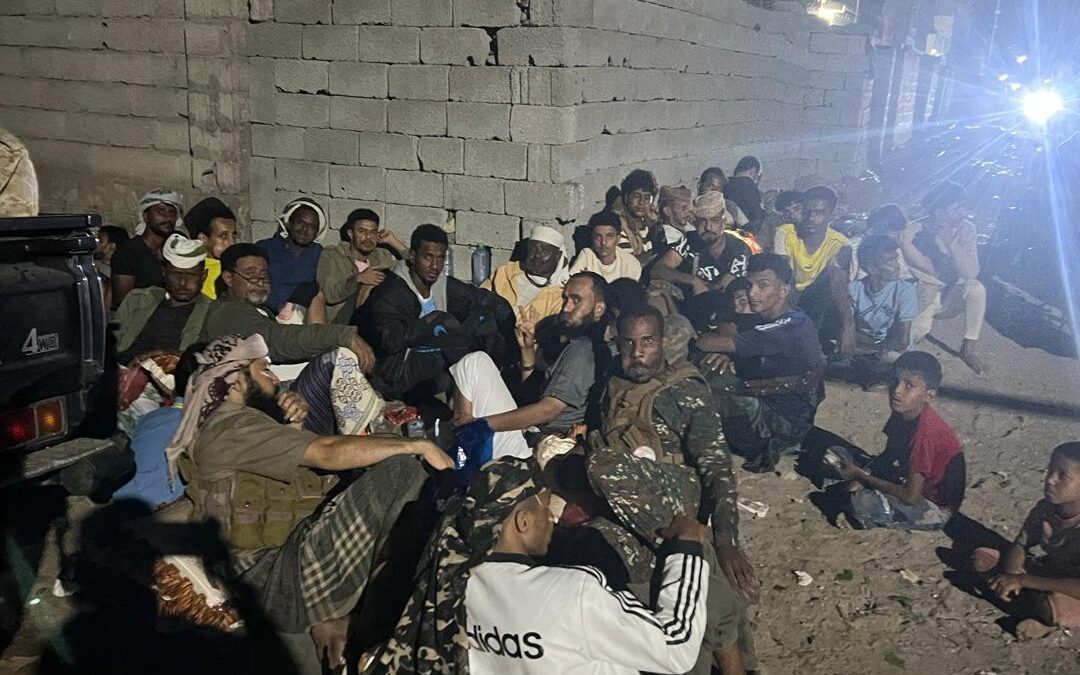 بعد نزوله ولقاءه بإدارة ولاعبي فريق الشعلة في الحافه جعار ..الشنيني يحل الإشكالية بين فريقا الشعله والطير ويؤكد أهمية إنجاح دوري الشهيد عبداللطيف السيد