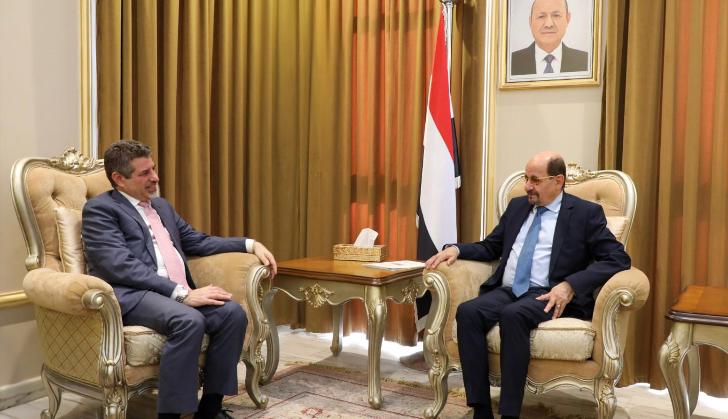 “الزنداني والسفير الأمريكي يبحثان تنفيذ قرار تصنيف الحوثيين كمنظمة إرهابية”