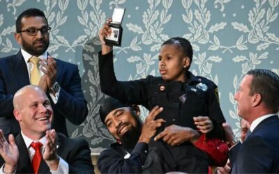 ترامب يعين طفلا ناجيا من السرطان في الخدمة السرية