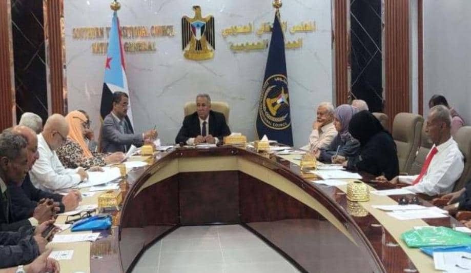 مجلس المستشارين يشيد بتحركات الرئيس الزٌبيدي ويناقش الوضع الصحي على الساحة الجنوبية