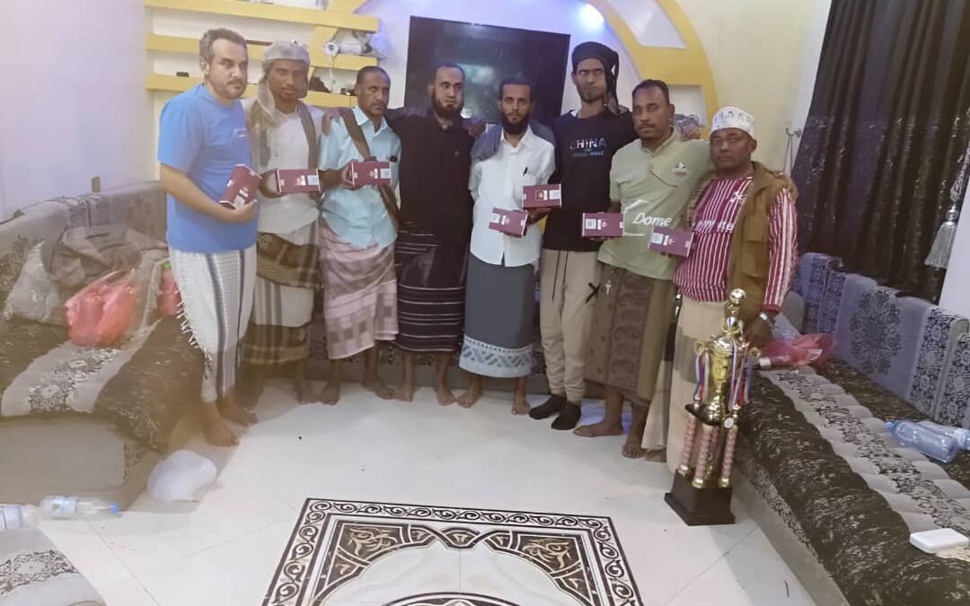 القائد  الشنيني  يلتقي ويكرم رؤساء الفرق الرياضية المشاركة في بطولة الشهيد عبد اللطيف السيد الرمضانية بجعار