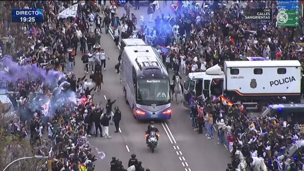 جماهير ريال مدريد تدعم اللاعبين بشكل مميز