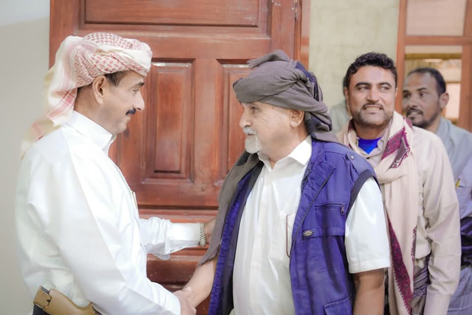المحافظ بن الوزير يواصل استقبال جموع المهنئين بعيد الفطر المبارك.
