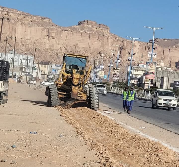عتق استئناف العمل في توسعة شارع الشهيد قطن بالمدخل الشرقي للمدينة.