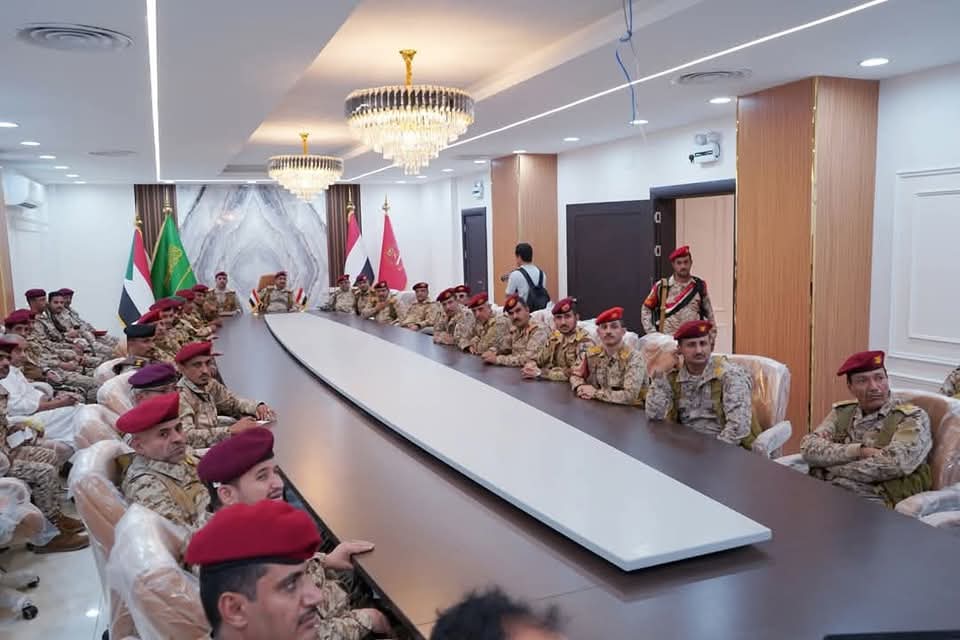 وفد عسكري برئاسة رئيس هيئة العمليات يزور المنطقة العسكرية الخامسة