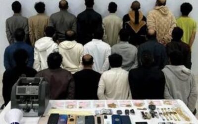 السعودية: الإطاحة بعصابة تضم يمنيين ومواطنين تورطوا في انتحال صفة رسمية وسرقة المنازل والمارة