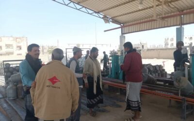 بتوجيهات من المحافظ بن الوزير… مكتب شؤون الغاز ينفذ نزولاً ميدانياً لتفقد الوضع التمويني للغاز المنزلي