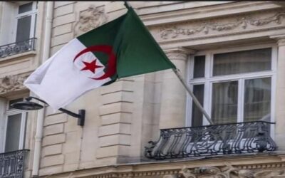 الجزائر تطرد 12 موظفا من السفارة الفرنسية