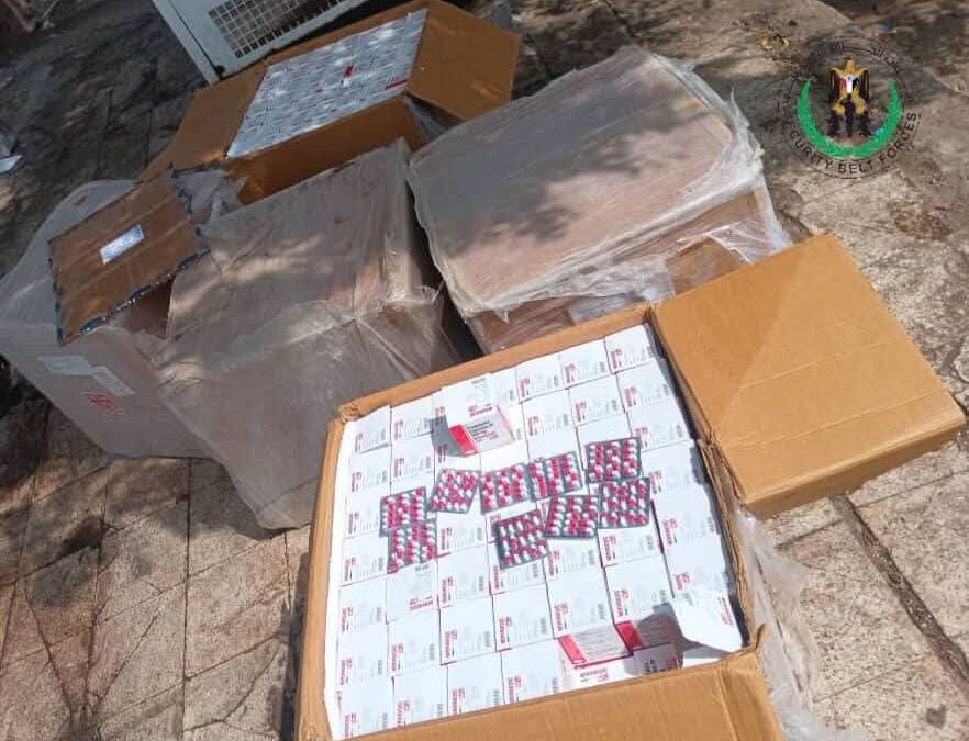قوات حزام طوق عدن تضبط شحنة كبيرة من الادوية المخدرة غرب العاصمة عدن