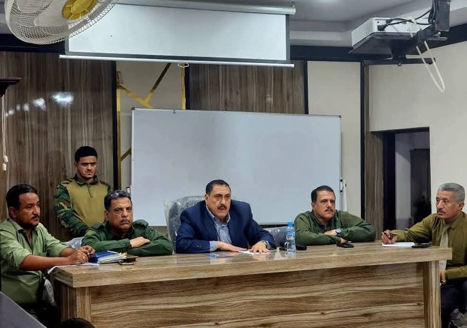 عدن ..اجتماع أمني رفيع بقيادة اللواء الشعيبي مع مدراء شركات الصرافة لمواجهة غسل الأموال وتهريب العملة