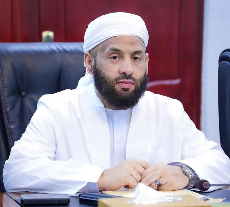 وزير الأوقاف ينتقد تماهي المبعوث الأممي مع الحوثيين ويؤكد: الأمن أولاً