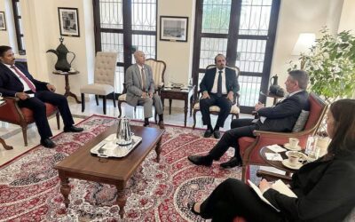 محافظ حضرموت يبحث بالرياض مع السفير الأمريكي جهود تعزيز الأمن ومكافحة الإرهاب  ودعم الخدمات