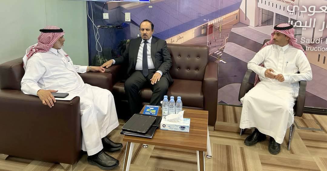 محافظ حضرموت يبحث مع قيادة البرنامج السعودي لتنمية وإعمار اليمن استكمال مشاريع حيوية في التعليم والطرق والصحة والطاقة والبنية التحتية