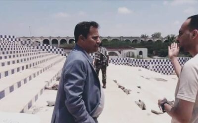 محافظ أبين يتفقد ساحة الشهداء ويوجه بإعادة تأهيل المسرح.