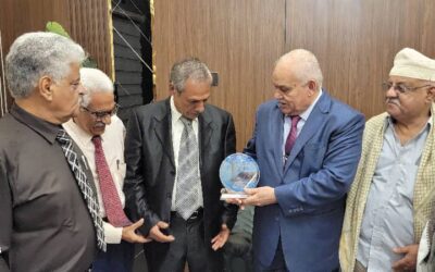 وزارة الخدمة المدنية تكرم الرجل الإداري علوان نظير ماقدمه من خدمات طيلة 40 عاما