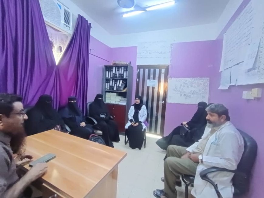 مدير عام صحة أبين يناقش تعزيز مكافحة الأوبئة عبر الأنشطة الإيصالية والتثقيف الصحي