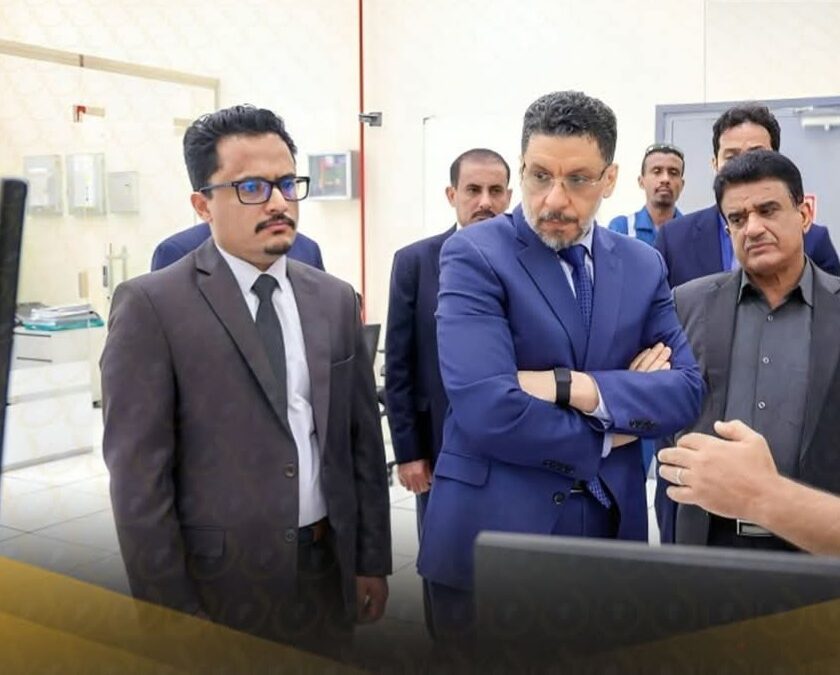 رئيس الحكومة  يقر عدد من الإجراءات لمعالجة أزمة كهرباء عدن ويوجه بمحاسبة المسؤولين عن انقطاعها
