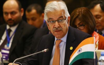 وزير الدفاع الباكستاني يحذر من مواجهة نووية مع الهند