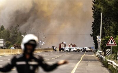 إسرائيل.. عاصفة رملية تجتاح الجنوب وحرائق تستعر بالوسط