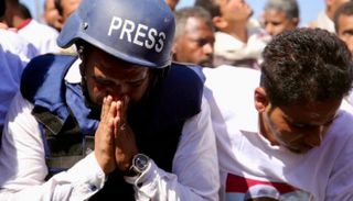 صوت الحقيقة» يختنق.. صحافة اليمن تحت مقصلة الحوثي