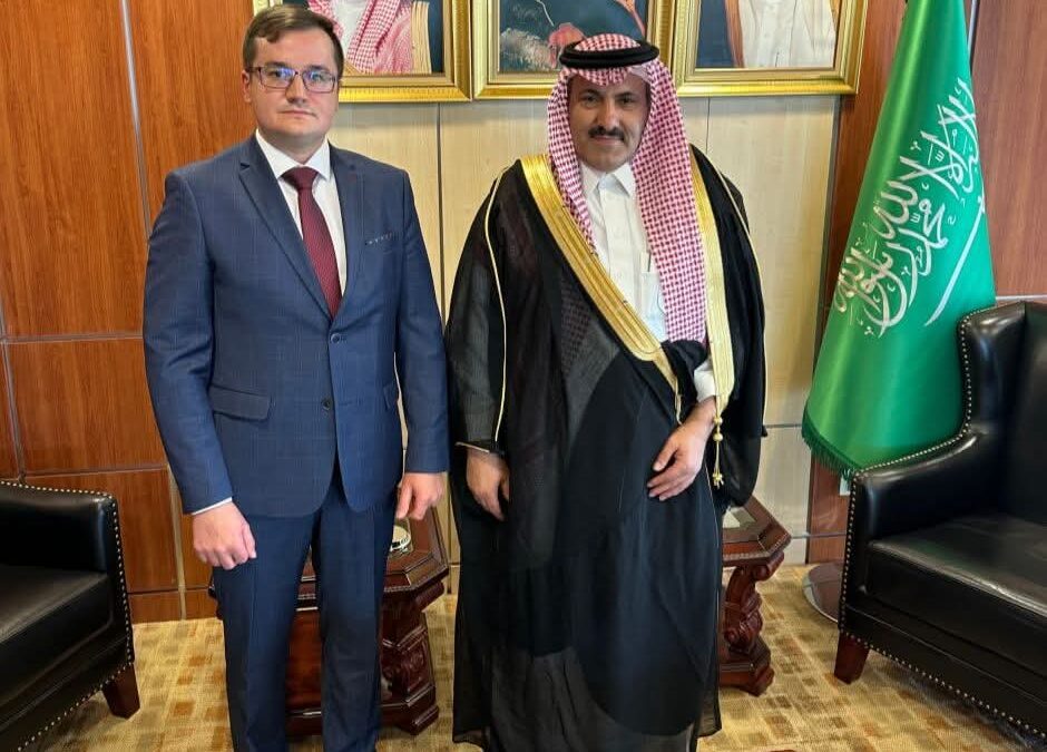 السفير الروسي لدى اليمن يؤكد على أهمية استئناف عملية التفاوض وإيجاد حل للأزمة اليمنية
