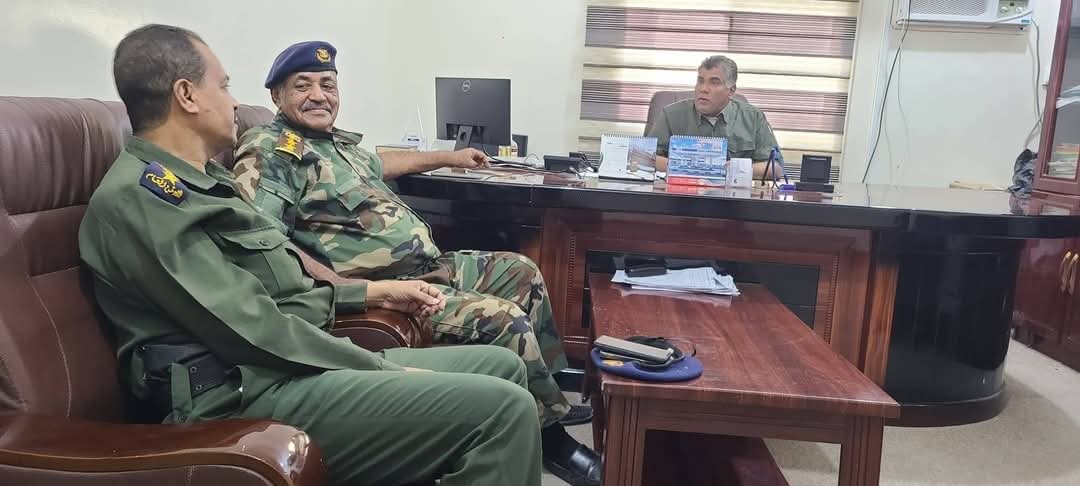 العميد المنهالي يشيد بجهود إدارة البحث الجنائي خلال زيارة ميدانية بساحل حضرموت