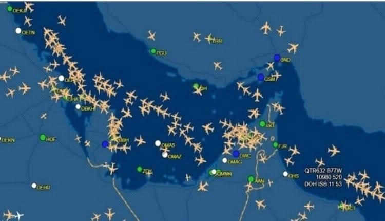 بسبب التوتر بين الهند وباكستان..ظهور مسارات طويلة للطائرات المدنية فوق عُمان والإمارات والكويت