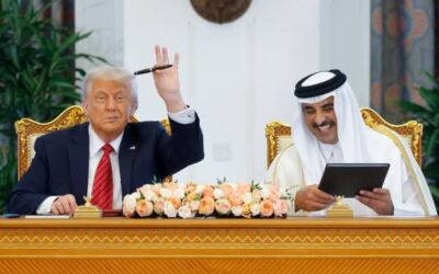 أمير قطر يهدي ترامب قلمًا بـ1000 دولار خلال مراسم توقيع اتفاقيات جديدة