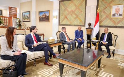 رئيس الوزراء يناقش مع السفير الأمريكي العلاقات الثنائية والقضايا ذات الاهتمام المشترك