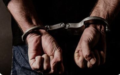 بعد ساعة من وقوع الجريمة.. أمن المكلا يضبط متهمًا بإطلاق النار على والدته بعد كمين محكم