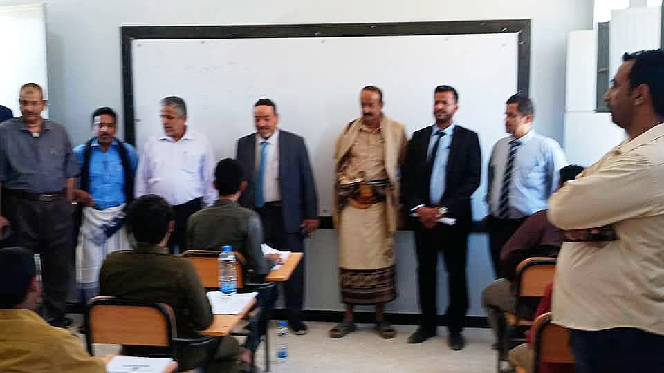 الوكيل الفاطمي يدشن إمتحانات الفصل الدراسي الثاني بكلية التربية بيحان.