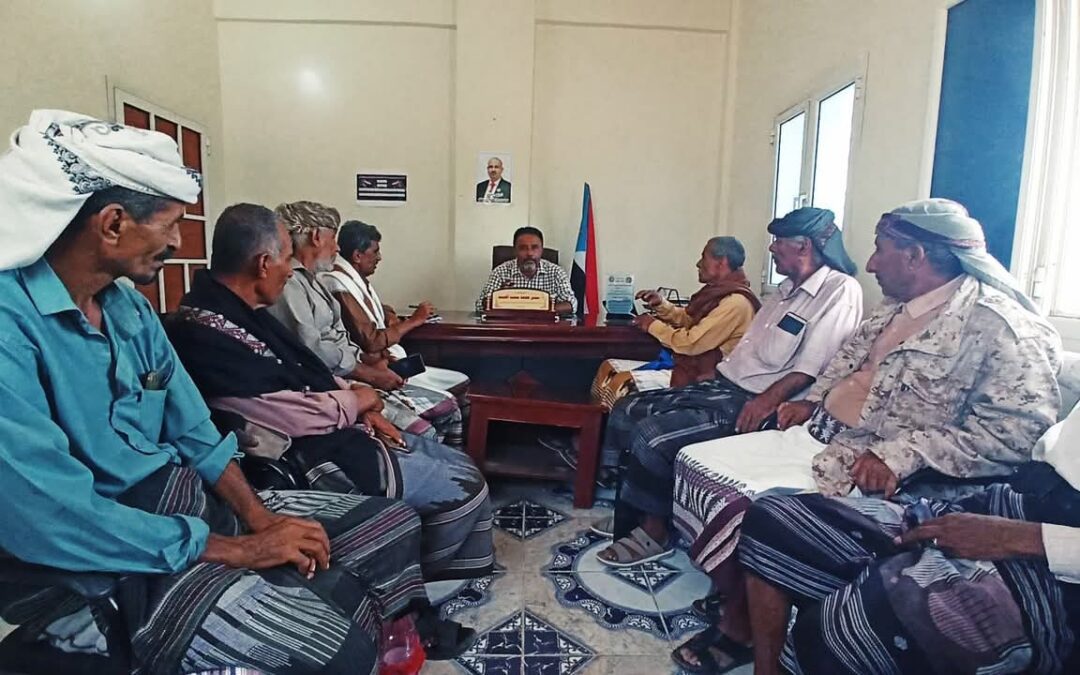 رئيس تنفيذية انتقالي أبين يلتقي قيادة الهيئة العسكرية للجيش والأمن الجنوبي بالمحافظة