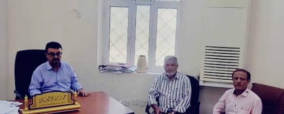 *اللواء جبيران والكعبي يطلعان على سير عمل الهجرة والجوازات خور مكسر …*