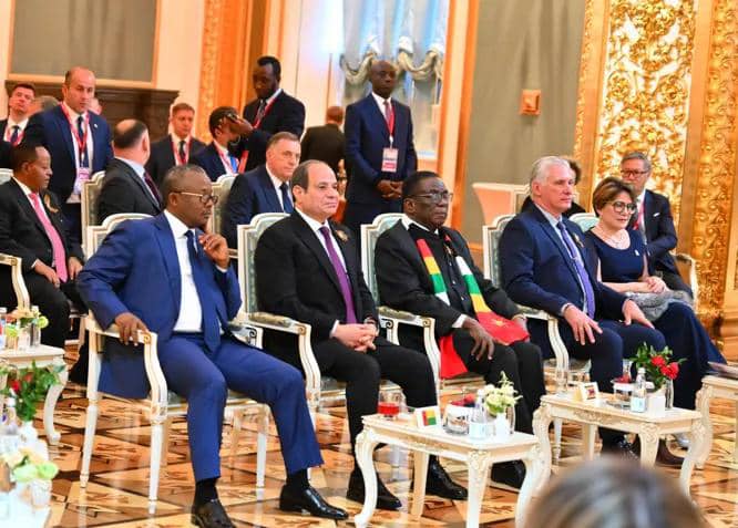 الرئيس المصري يصل الكرملين.. وبوتين في مقدمة مستقبليه