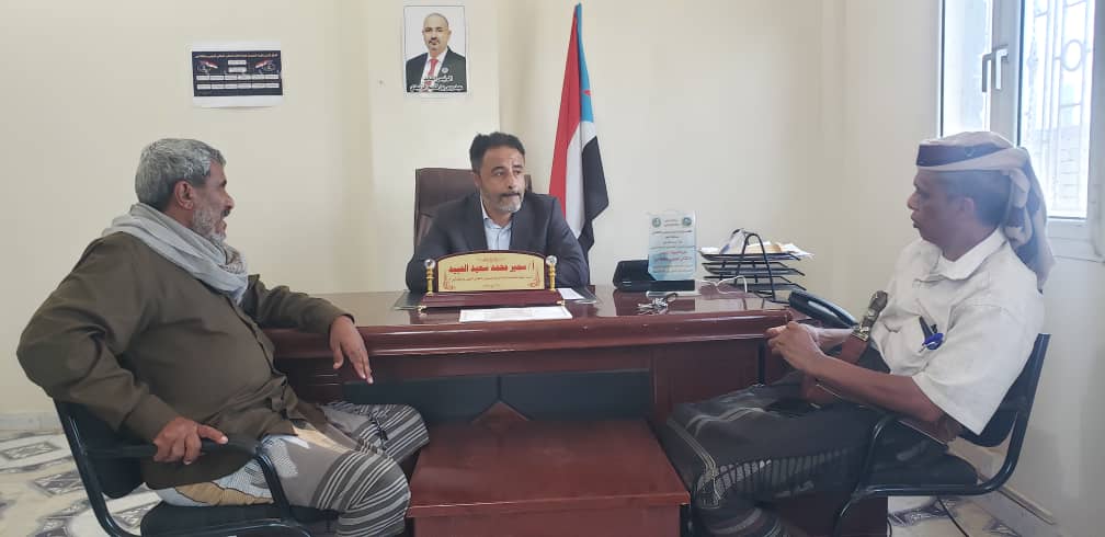 رئيس انتقالي أبين يلتقي مدير عام الوضيع ويبحث الأوضاع الخدمية بالمديرية