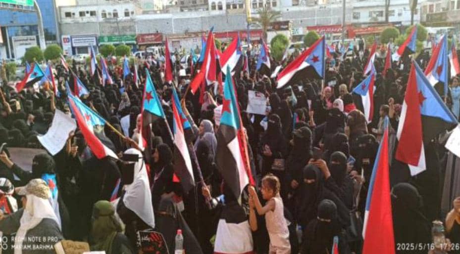صوت نساء الجنوب من ساحة العروض: “نريد كهرباء وماء وكرامة تحت راية الجنوب”