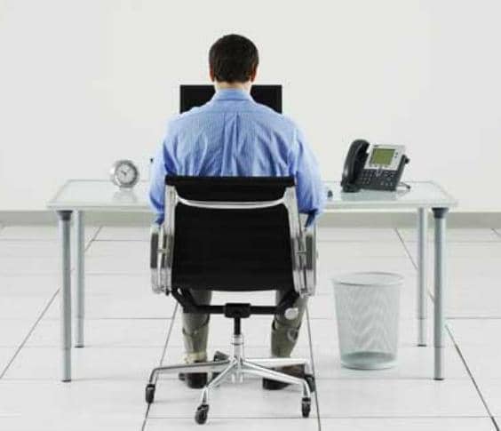 الحركة وحدها لا تكفي…دراسة تحذر: الجلوس لفترات طويلة قد يسبب الزهايمر