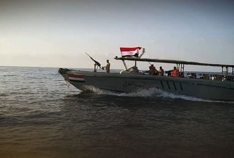 خفر السواحل اليمنية تتحدث عن ضبط قارب يحمل “مواد متفجرة” ومكونات أسلحة قادمة من إيران
