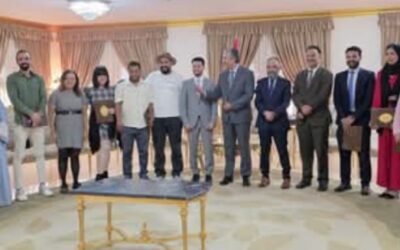 تكريم السفير بحاح لأعضاء فرقة “مسرح اليمن” بالقاهرة احتفاءً بنجاح عرض “البحر يتكلم عربي”: