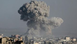 بينهم أطفال ونساء.. 14 قتيلا في قصف إسرائيلي عنيف على غزة