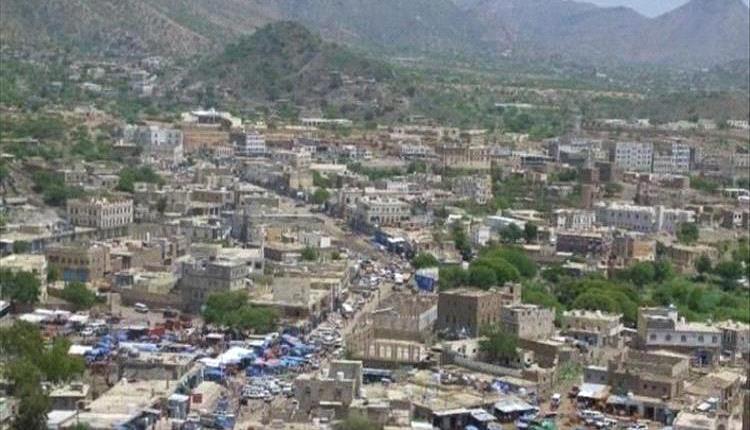 مواطن في الضالع يفجر قنبلة يدوية في أسرته