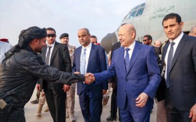 “رشاد العليمي” يصل عدن برفقة “بن بريك” الذي يعود إلى الداخل لأول مرة منذ تعيينه رئيساً للحكومة