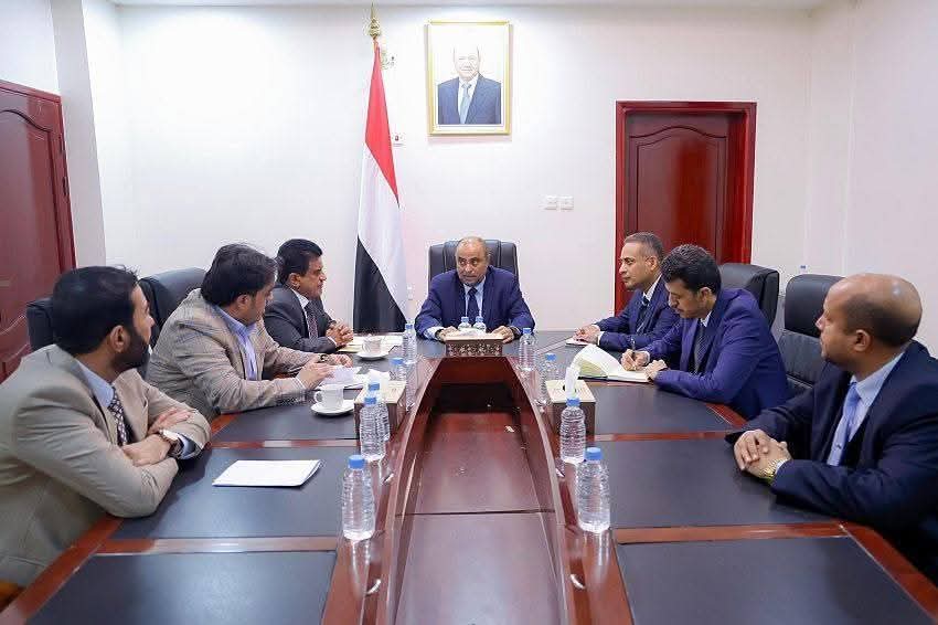 ملخص اجتماع رئيس الوزراء سالم بن بريك مع وزيري النفط والكهرباء