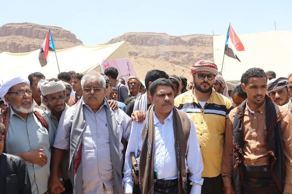 رئيس انتقالي حضرموت يشهد الزواج الجماعي الميسر الأول لـ100 عريس وعروس في مديرية يبعث