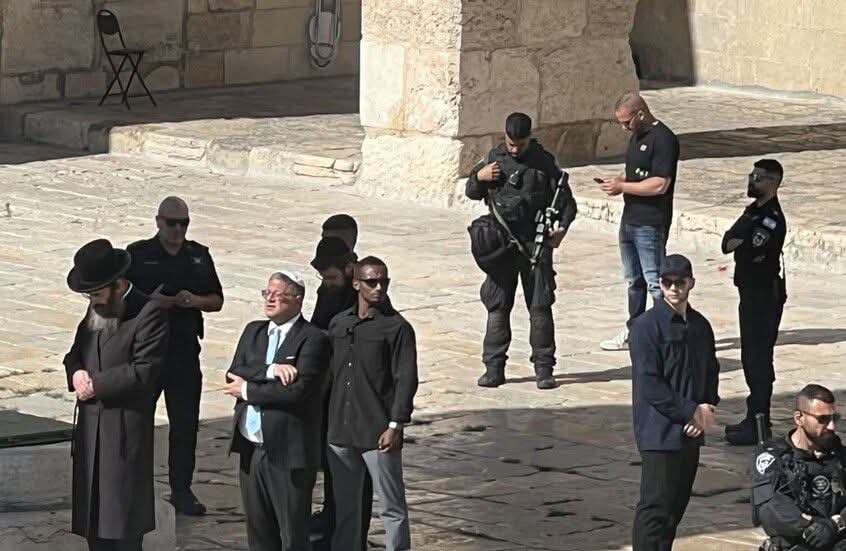 بن_غفير يقتحم المسجد الأقصى و جيش الإحتلال ينفذ حملة اعتقالات في الضفة
