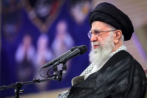خامنئي يؤكد مقتل عدد من القادة العسكريين والعلماء النوويين الإيرانيين ويصرح: الكيان الصهيوني سيتلقى عقابا شديدا