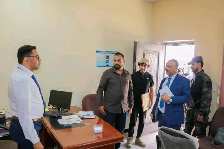 وزير النقل يتفقد مستوى الانضباط الوظيفي في ديوان الوزارة بعد إجازة عيد الأضحى.
